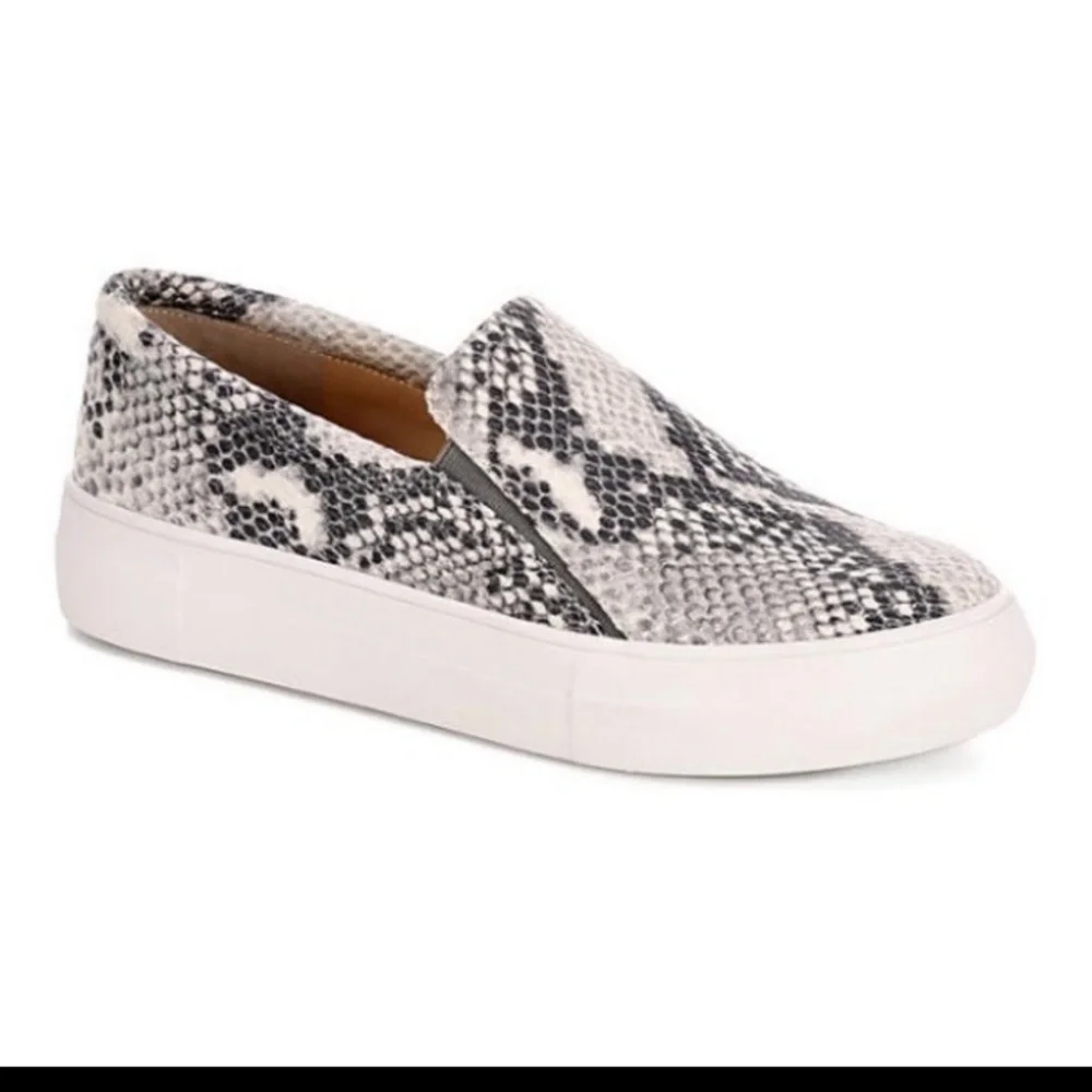 Vince Camuto Korli Women's Slip-On‎ Platform Sneaker 7 Natural Snake Print